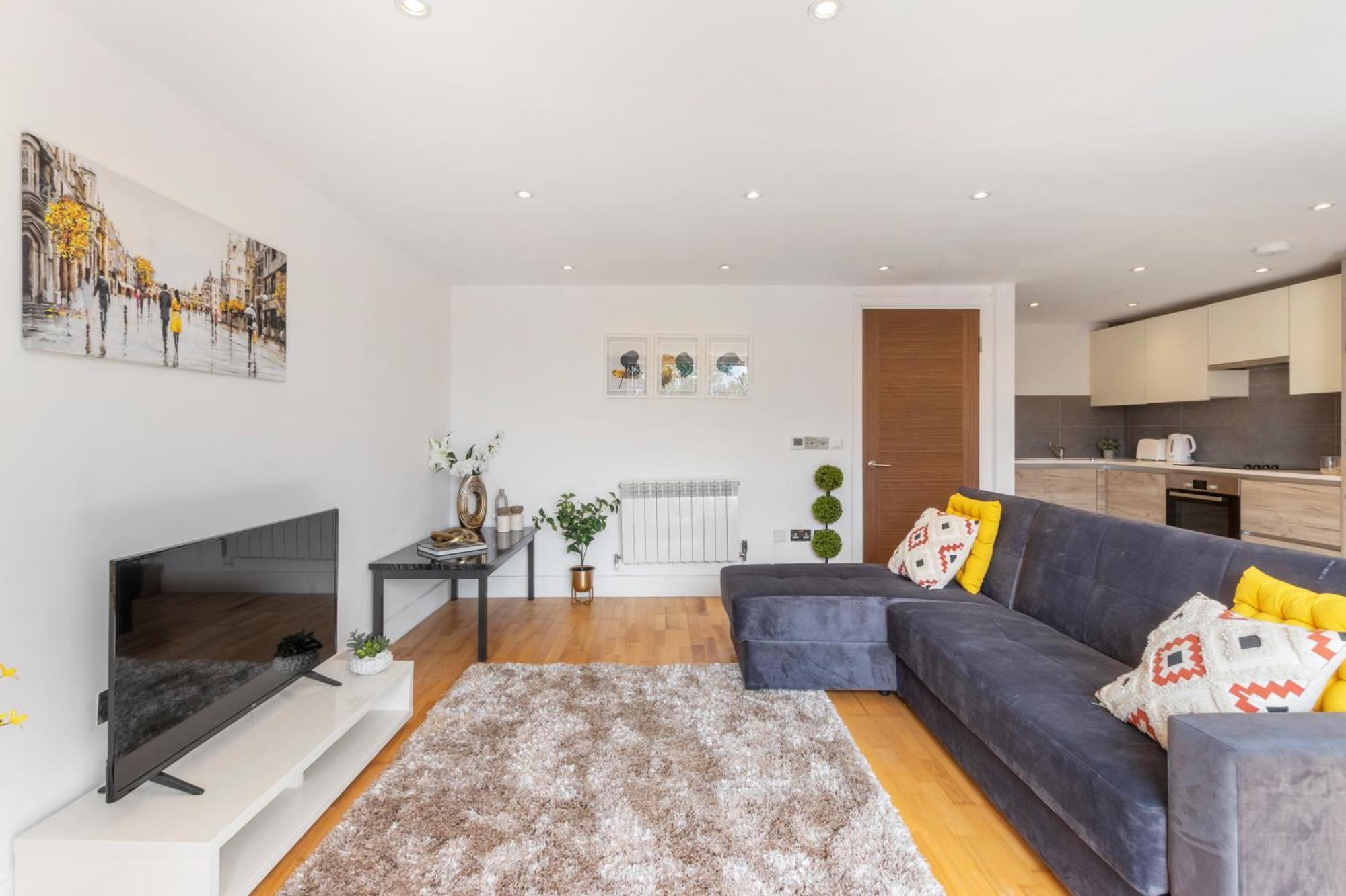 Modern Two Bedrooms Flat In Kingston Kt2, London *