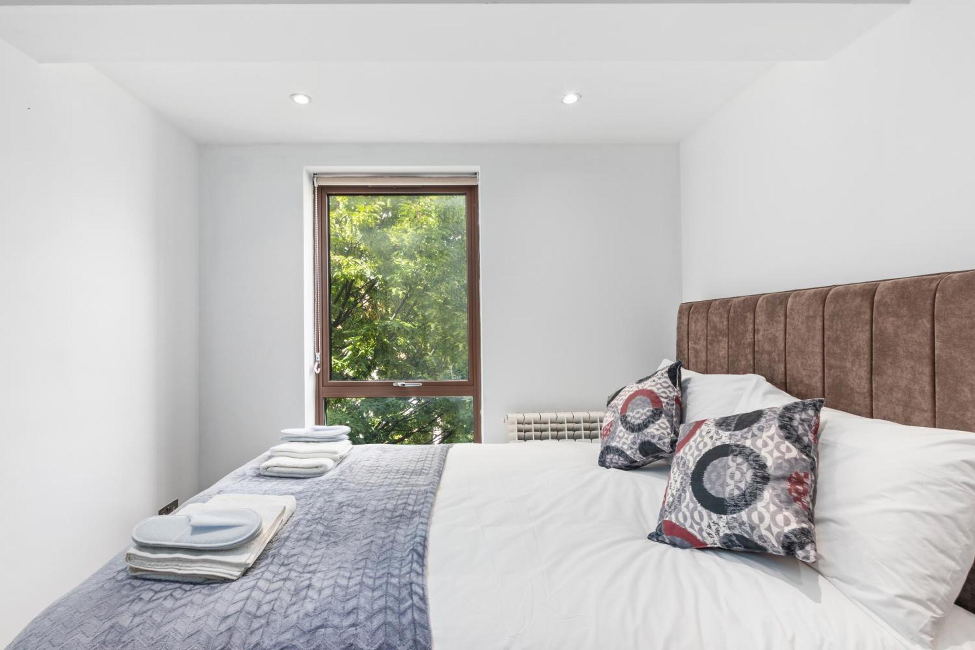 Apartment Modern Two Bedrooms Flat In Kingston Kt2, London *