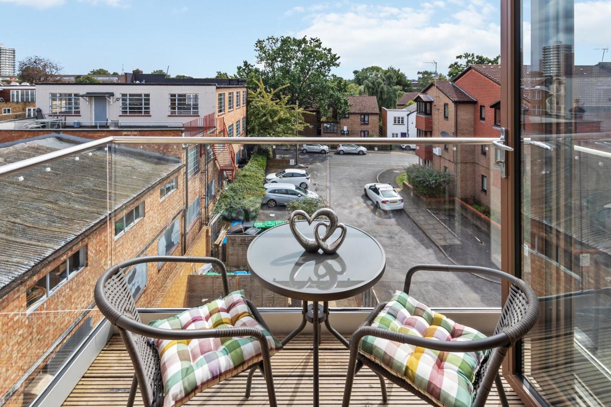 Modern Two Bedrooms Flat In Kingston Kt2, London Apartment Kingston upon Thames (Greater London)